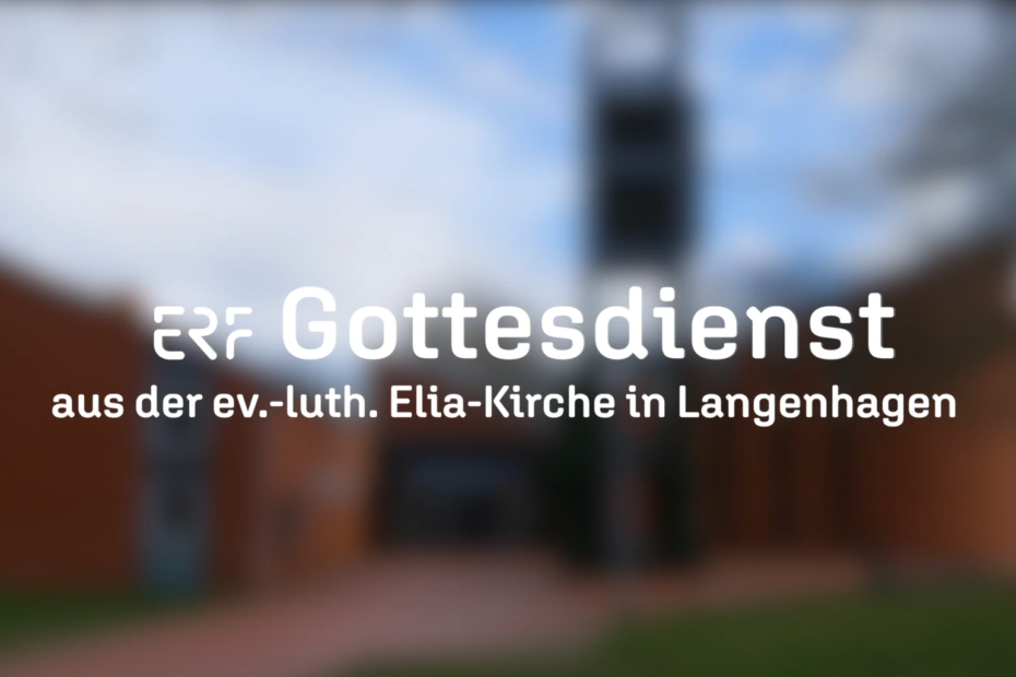 Stark verschwommenes Bild der Elia-Kirche. Darüber steht in weißer Schrift: "ERF Gottesdienst aus der ev.-luth. Elia-Kirche in Langenhagen"