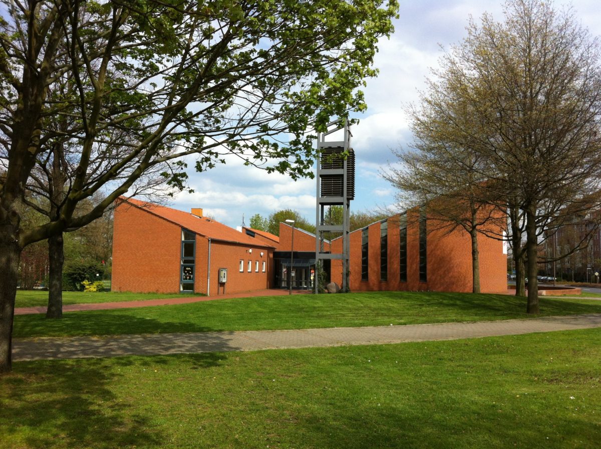 Elia-Kirche im April