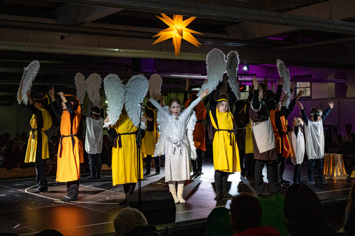 Kinder bei der Aufführung des Weihnachtsmusicals 2023