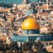 Blick über Jerusalem. In der Mitte der blaue Felsendom mit der goldenen Kuppel.